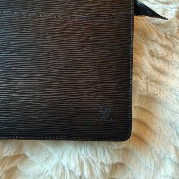 Louis Vuitton Epi Pochette - Picture 5 of 9